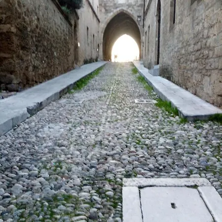 Διαμέρισμα In The Center Of The Medieval Town,very Economical *